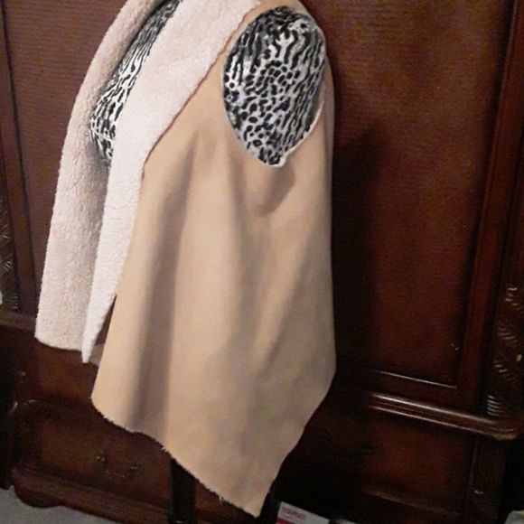 Faux shearling vest - Picture 2 of 6